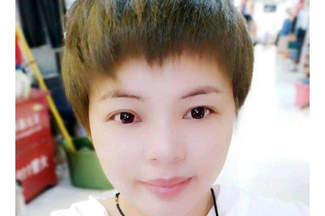 嘲讽杨丽萍做人失败,女子身份曝光,网友:瞅着比杨丽萍还老!
