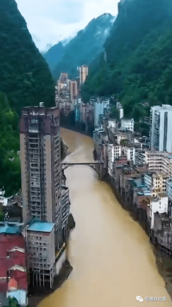 微生活走遍昭通:航拍盐津县城,一座建在山沟里的小城!