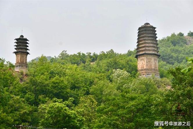 行走在辽宁妙峰寺,欣赏雕刻精细的双塔,寻求一片宁静之地