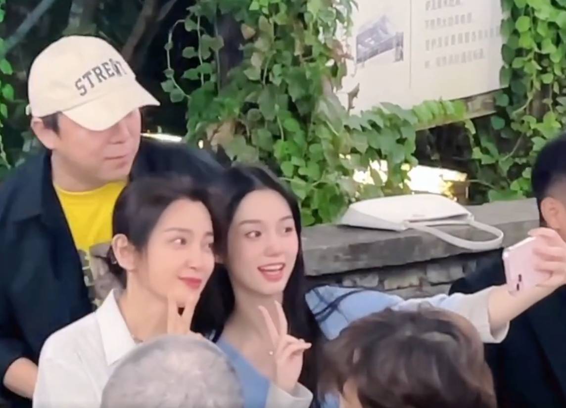 李冰冰周也同框合影 美女贴贴自拍画面太养眼