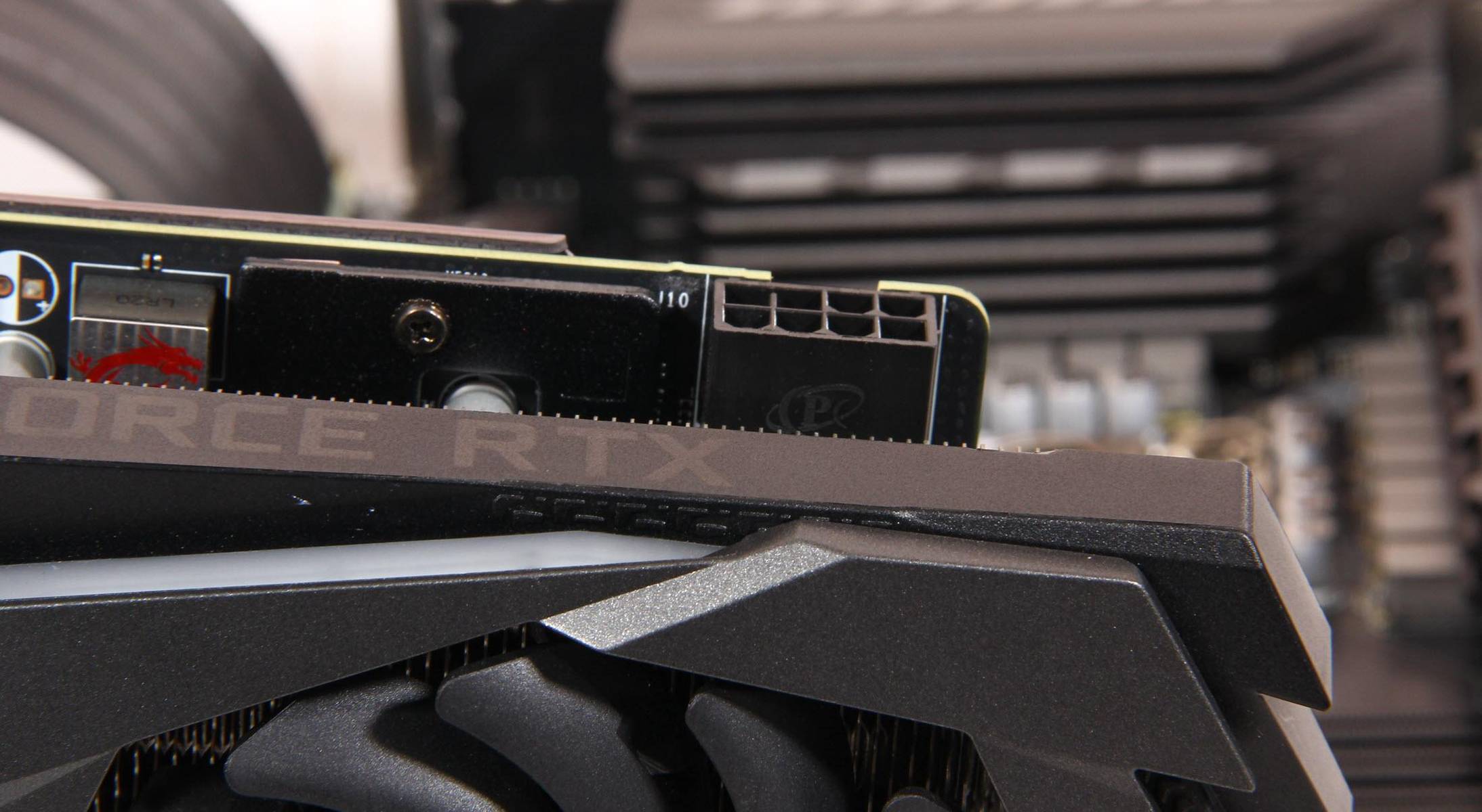 我的显卡终于站起来了！第一次实装显卡竖装机箱