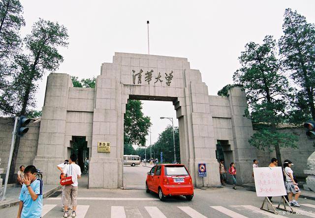 中国最美大学前十名 07d57e91a73b49b69226025efb22a36c.jpeg