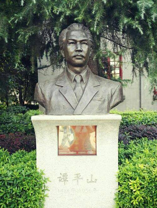 「贺龙」曾说服贺龙起义，却被国共两党开除！，他是南昌起义的领导之一