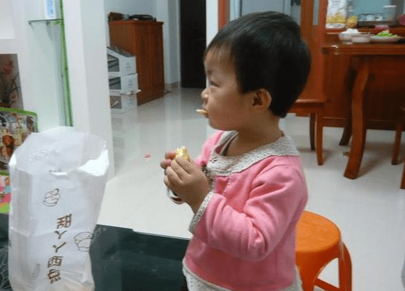 【食物】这3种食物别给娃吃,伤脾难发育,宝妈要注意!宝宝未满3岁