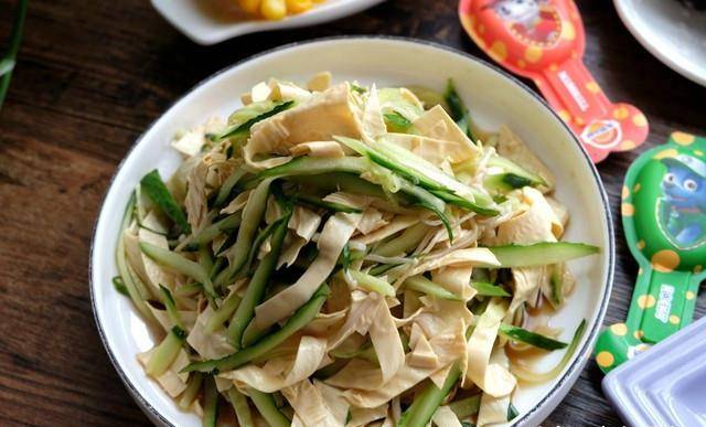 怎样做豆腐皮和黄瓜 43747f3c42c54962a3c657012adbe50b.jpeg