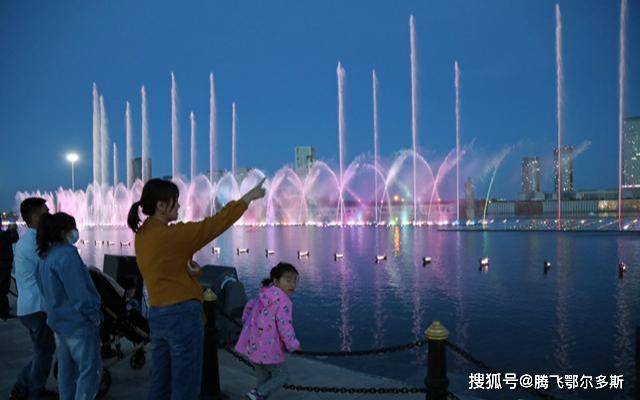 夜晚,康巴什街头这一幕又出现了!关注