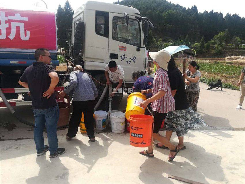 三台天干少雨送水上门解决老百姓吃水难题