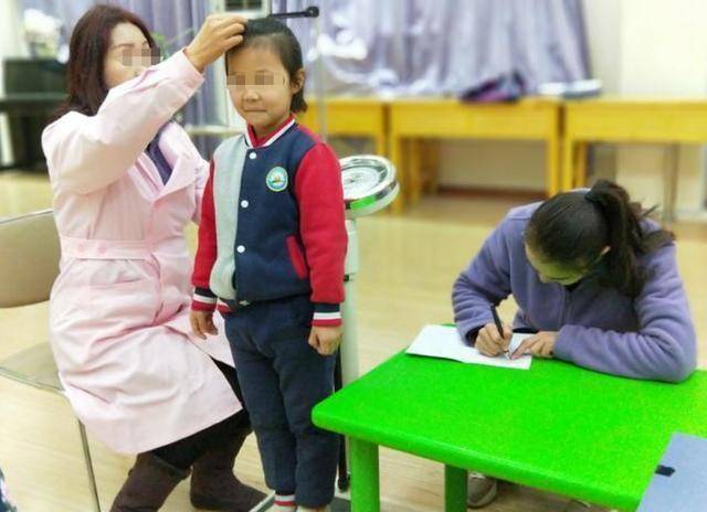 身高@不妨对照一下，看看你家孩子达标了吗？1-18岁孩子身高参照标准
