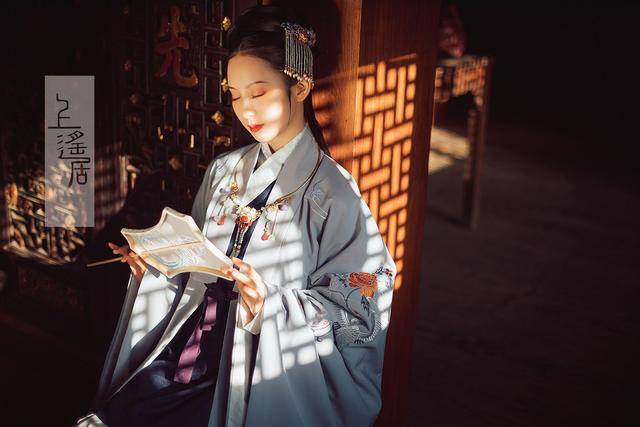 古代女性怎么穿且看中国传统服饰之美