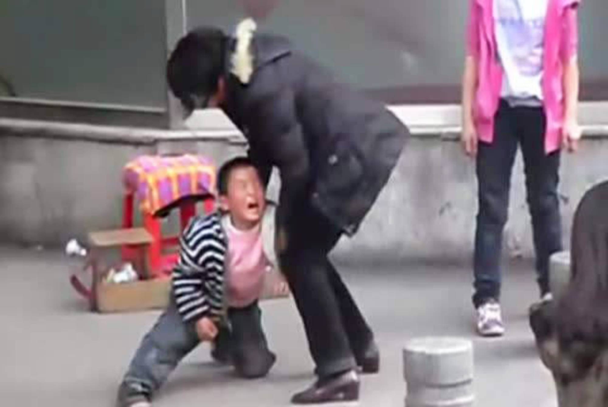 儿子脚放妈妈嘴里 d42c7ec293424898b51094c2ce92cf17.jpeg