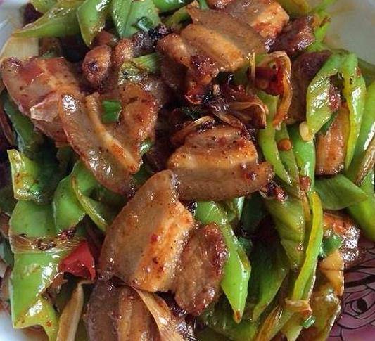 回锅肉炒蒜苗用啥豆瓣酱 25656f4baf5a496f8e6905750258f7f7.jpeg