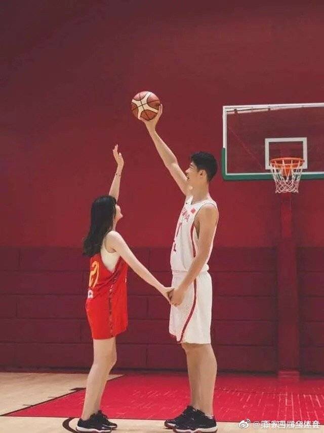 原创胡金秋16岁早恋修成正果!女友大学毕业终领证,为她实现每一个愿望