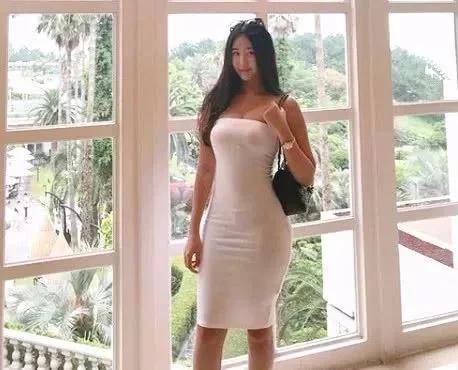 大图模式金允媛现如今是韩国社交平台上最知名和最受欢迎的健身网红之