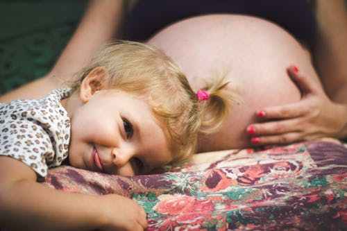 孕晚期下腹部隐隐作痛，要生了吗？临产前确切3种信号，孕妈牢记