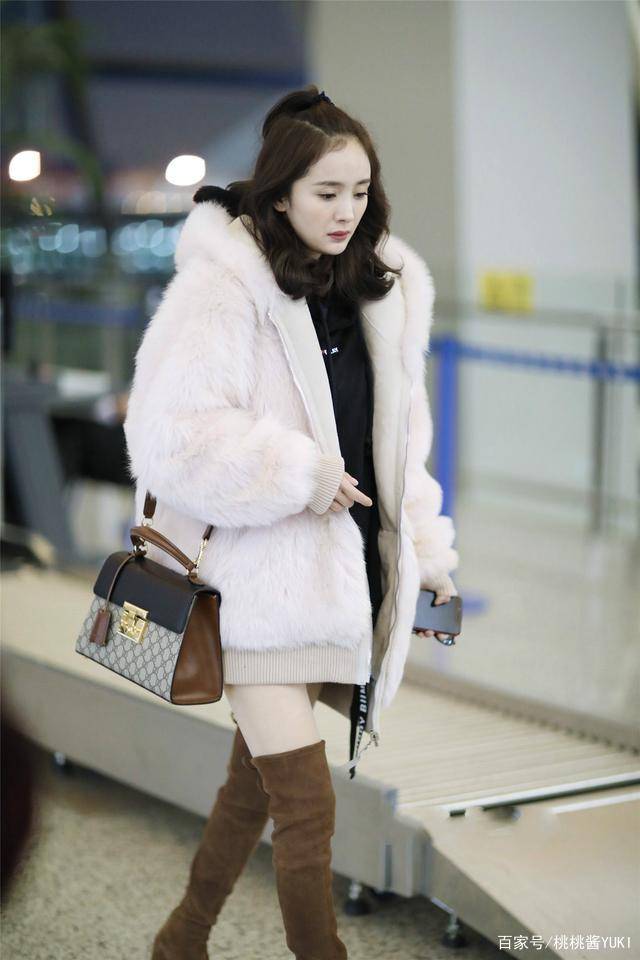 皮草外套女穿起来好看 e1b9f93d05d34f0f8a57575ae3b503ba.jpeg