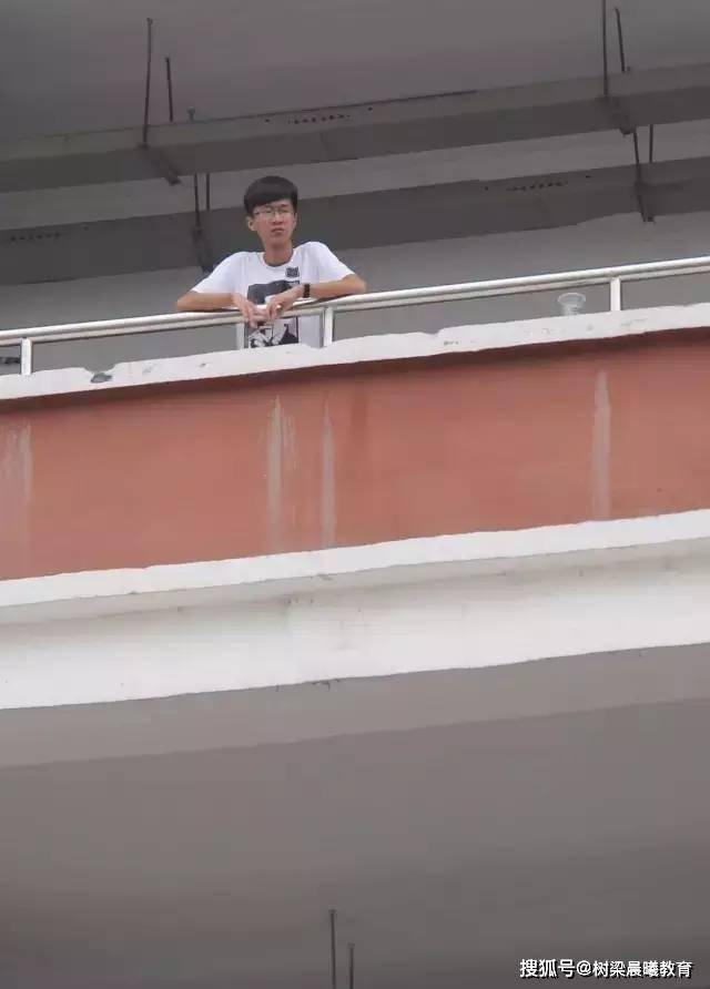 郸城■你读书虽苦,父母更不易“最牛县高”考前校园照让人泪奔:同学