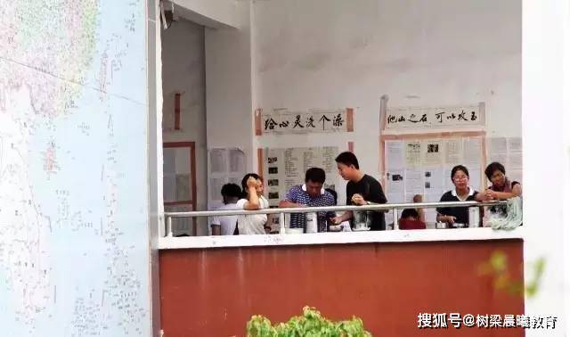 郸城■你读书虽苦,父母更不易“最牛县高”考前校园照让人泪奔:同学