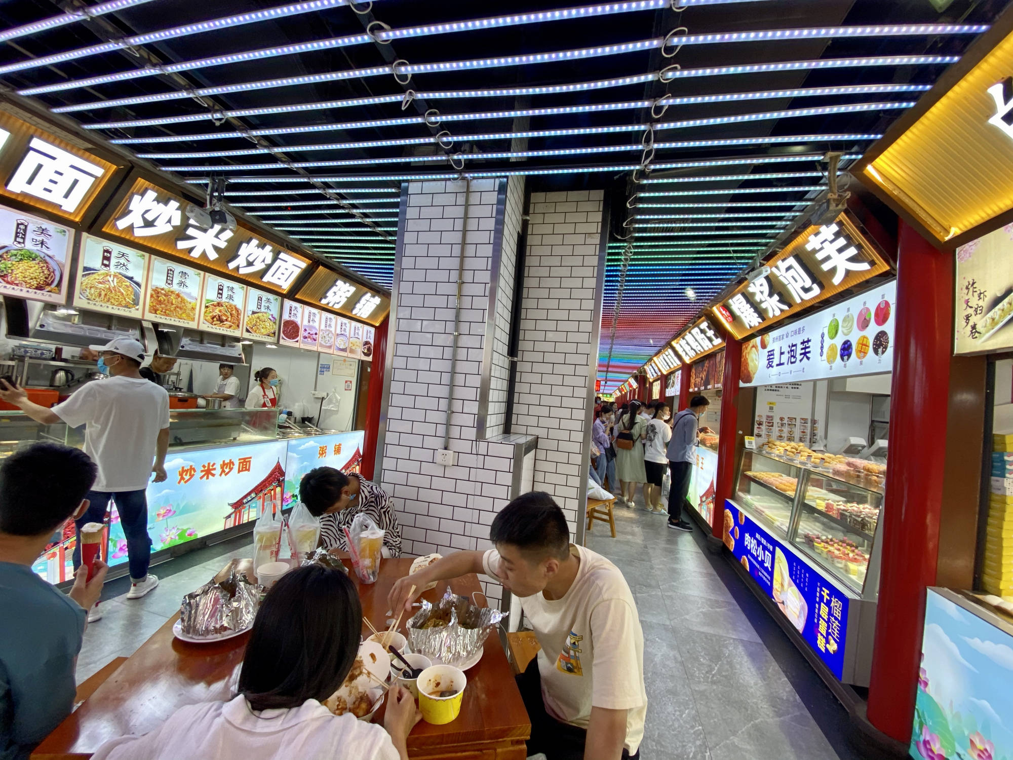 郑州人气最旺的小吃街 有百年历史 上百家美食店足以让你挑花眼_德化