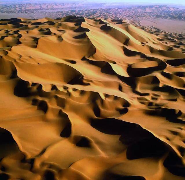 塔克拉玛干沙漠,中国最大的沙漠才不是"死亡之海"!