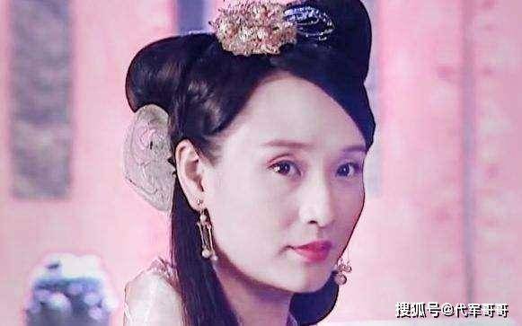 一恋导演王全安，二恋演员耿乐，如今51岁与制片