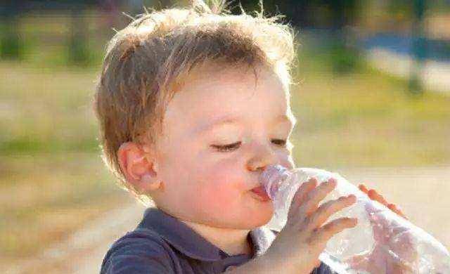 怎么看小孩有没有内热 35e9493bcda14f719a6a3ca365ba80ce.jpeg