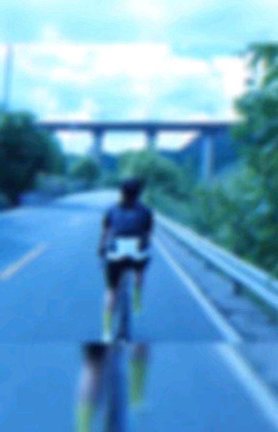 汪峰背影 e02eff6d7ac44dfe9fd0b521eb0f6dbb.jpeg