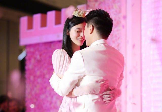 上午辟谣，下午去世，赌王何鸿燊走了！四房子