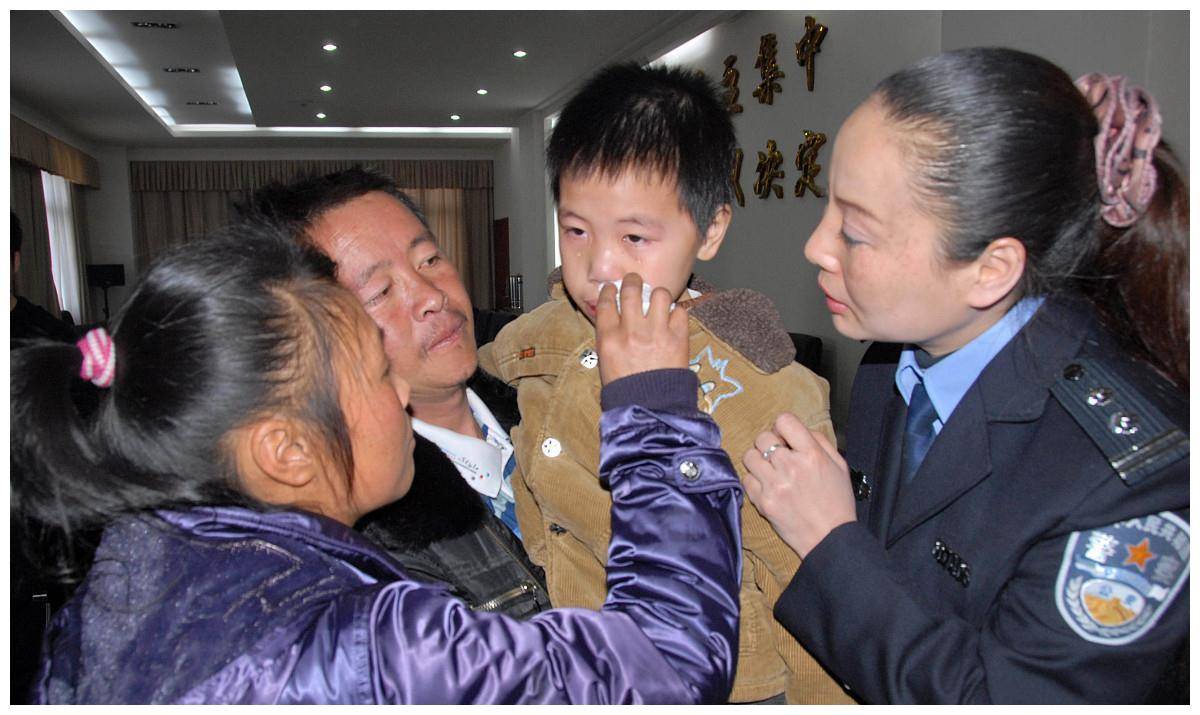 拐卖人口怎么判刑_拐卖儿童