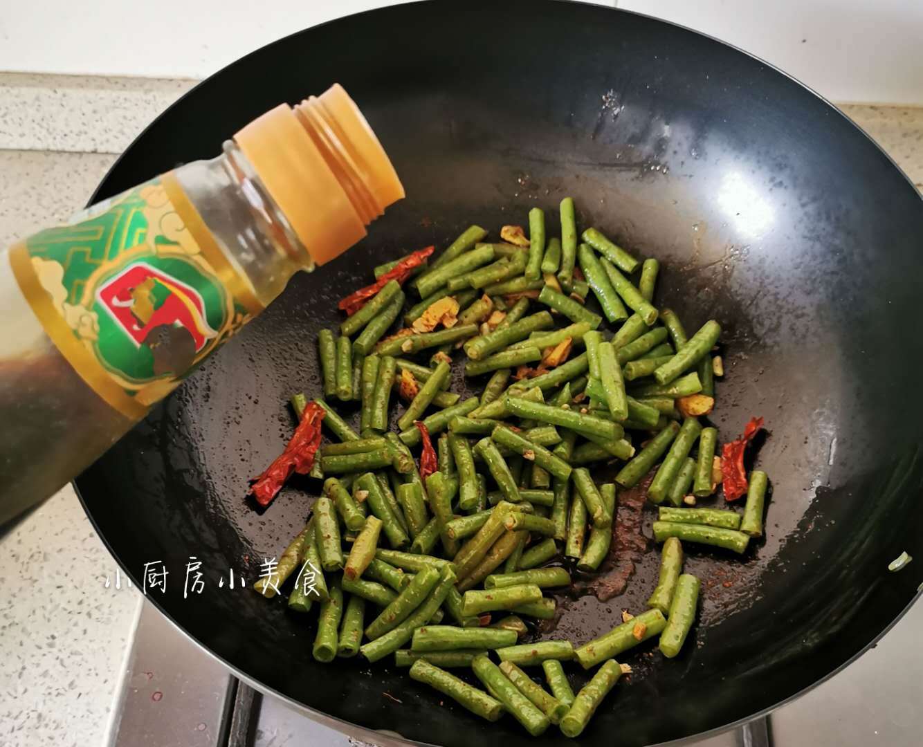 如何炒豆角又绿又熟 f1392bc60ffc4e45a8bf61c24d98ce72.jpeg