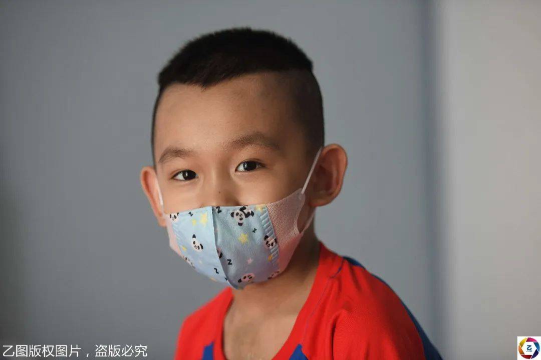 弟弟患病,两个姐姐要外出打工挣钱,被赶回来