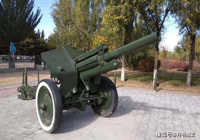 新中国第一代国产自行火炮,敞篷的70式122毫米自行榴弹炮