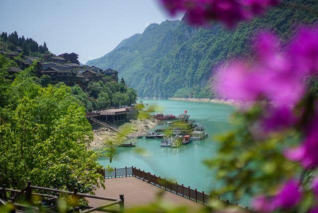 重庆的旅游景点的名字，重庆的旅游景点的名字叫什么？