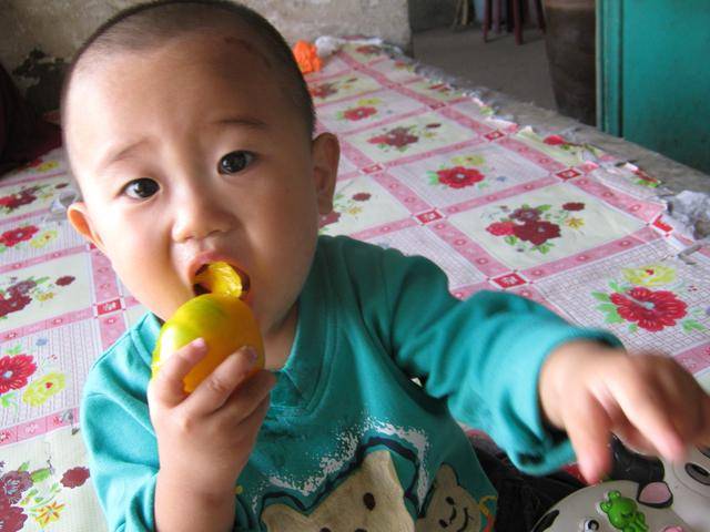 [孩子]也别给孩子吃这种饭，长不高医生苦劝：夏天再热