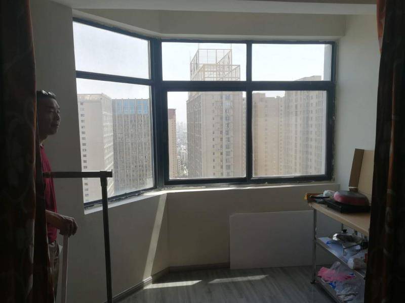 洛阳业主封阳台，千万别用断桥铝做推拉窗，价格不便宜，效果没达到