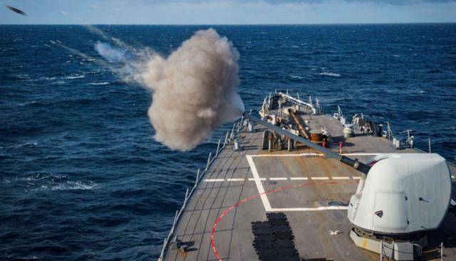 这才是美国真正对手，大批舰机闯入海峡开火，