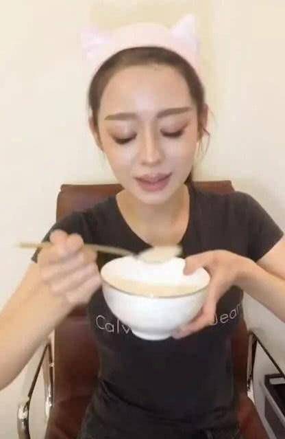 郎朗妻子吉娜晒“豪华钻戒”，看清戒指款式，