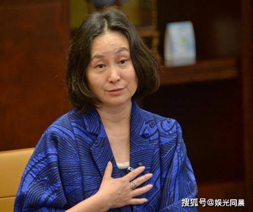 许晋亨的眼光，曾经的何超琼他不在意，如今的
