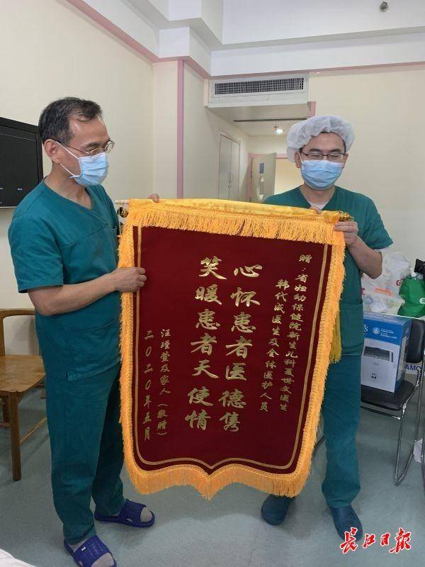 夏世|那个被“团宠”的早产儿出院了