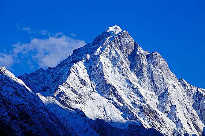 珠穆朗玛峰真实高度是多少,登山队再一次精确测量,给出这样回答