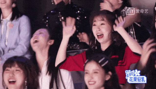 虞书欣澄清甩手,否认与刘雨昕不合,最没心机的女团艺人诞生了?