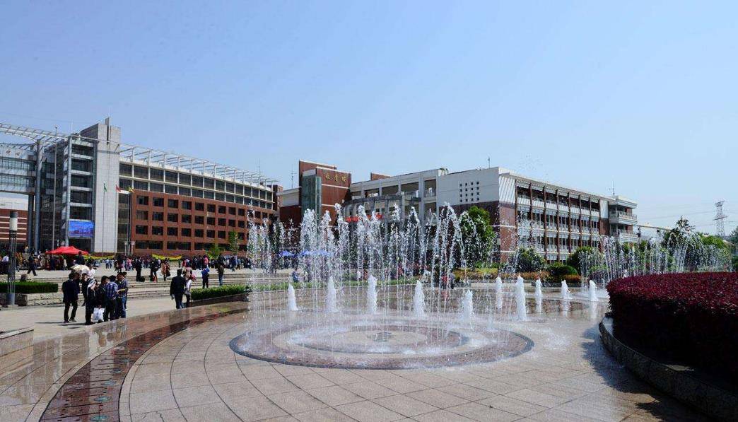 我国一所中学名校：老师中不乏清华北大的博士，年薪轻松超30万