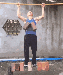 原创搞笑gif趣图:逗什么都可以,千万别逗猴