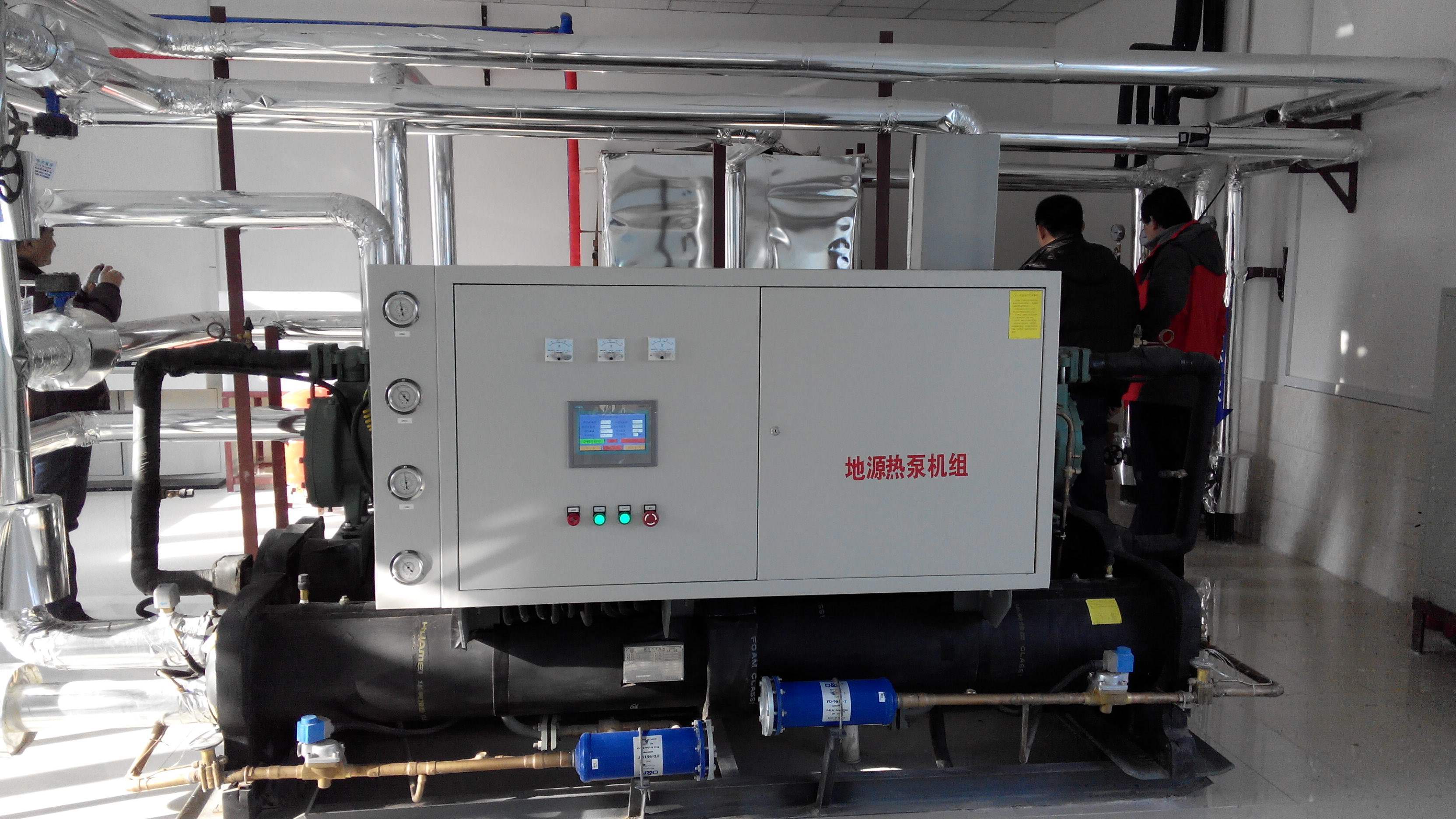 和水源热泵不同,水环系统的工作原理是在水或空气源热泵机组加热时
