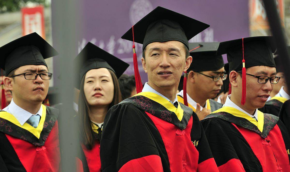 老教授直言:大学毕业十年,还在卖弄这三样东西,往往没什么出息于咏琳 海天盛筵 老教授直言:大学毕业十年,还在卖弄这三样东西,往往没什么出息于咏琳 海天盛筵