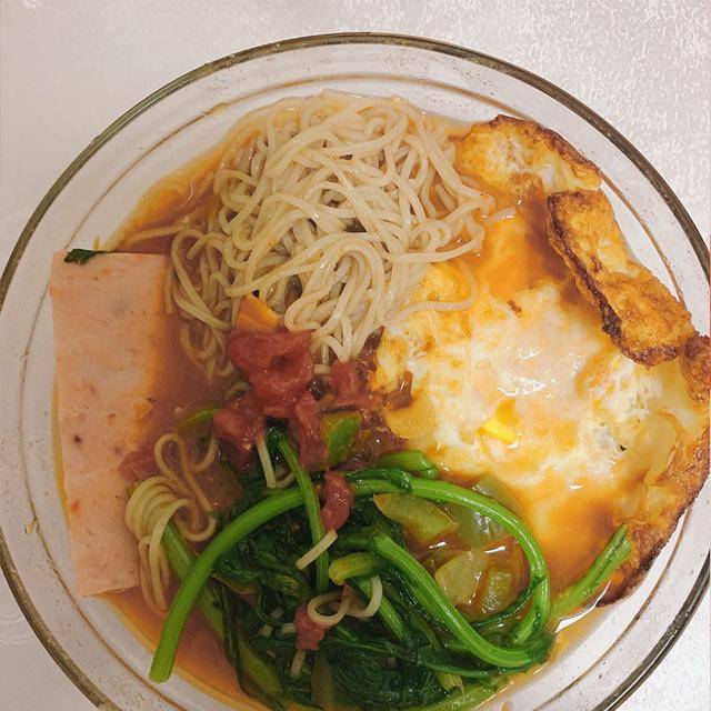 怎么做西红柿鸡蛋面超级简单 0501177abdb14bf4a5d7393e58971c27.jpeg