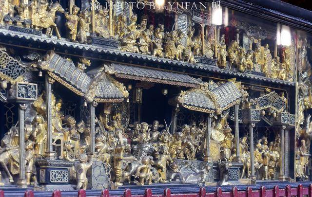 佛山祖庙的木雕不仅精妙绝伦，还隐寓有痛恨侵略、反清复明的思想
