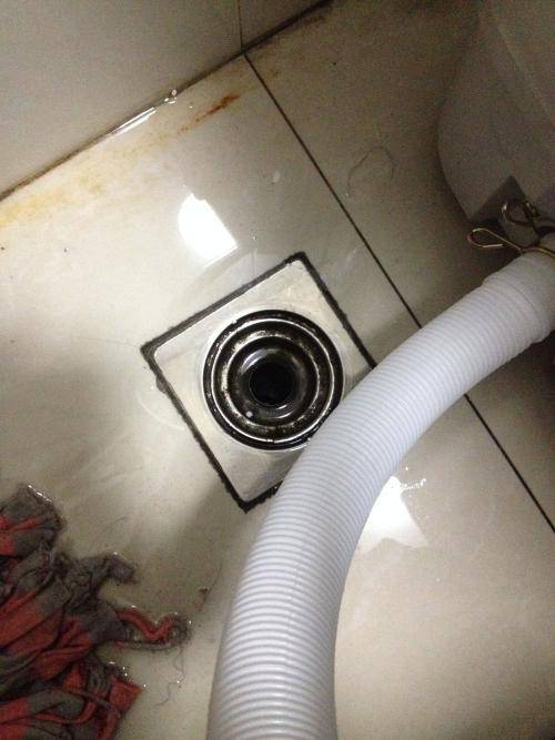 洗衣机排水管可不能直接插在地漏里否则天天往外溢水