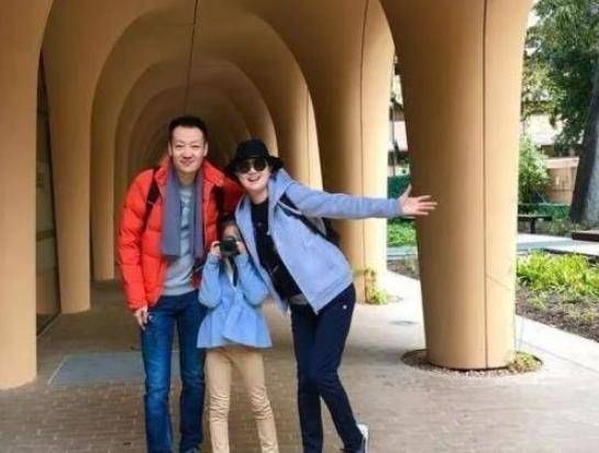 娱乐圈cp情侣排名20_娱乐圈的模范夫妻,相爱20年有戏一起拍,从来不和别