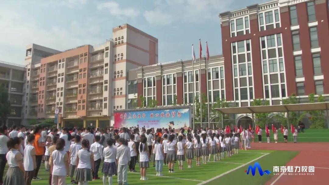 聚焦丨大手拉小手 争当雏鹰先锋—南京市南化第四小学