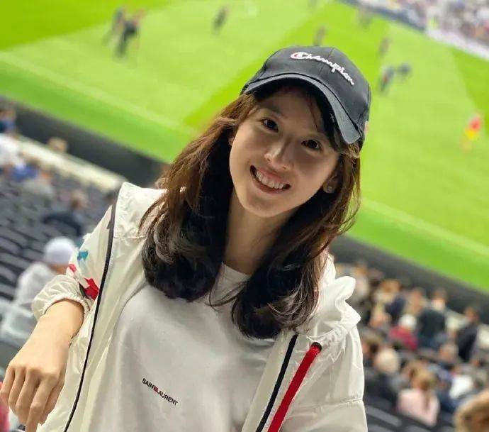 男女地位反转?章泽天剑桥进修结识新大佬,刘强东